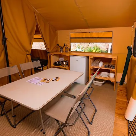 Kamp alanı Onlycamp De La Vegre Tennie